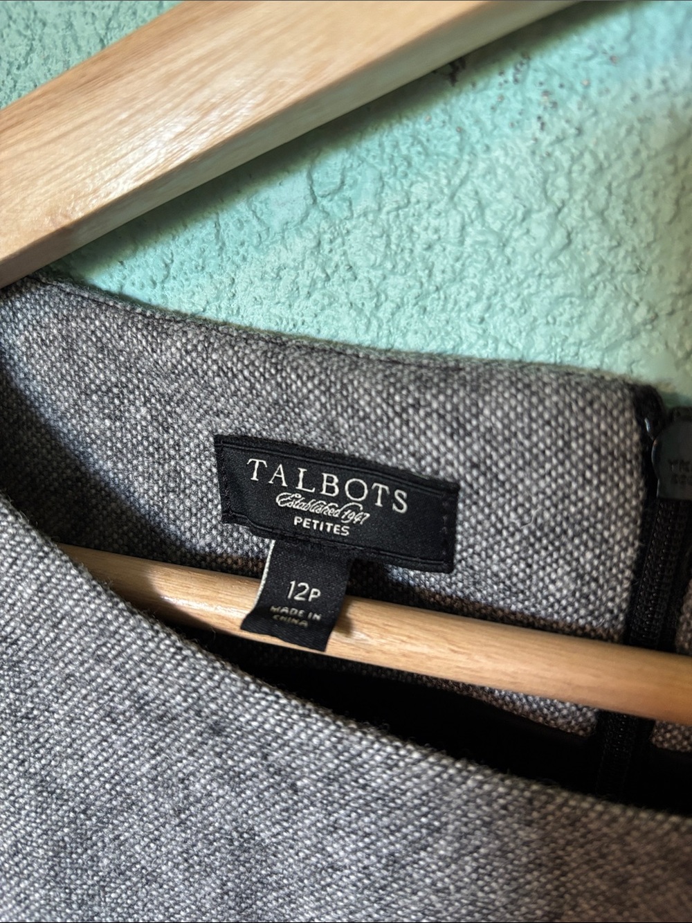 Talbots Petite Gray Sleeveless Paisley Ombre Sheath Dress, size 12 P - like new - Picture 2 of 5